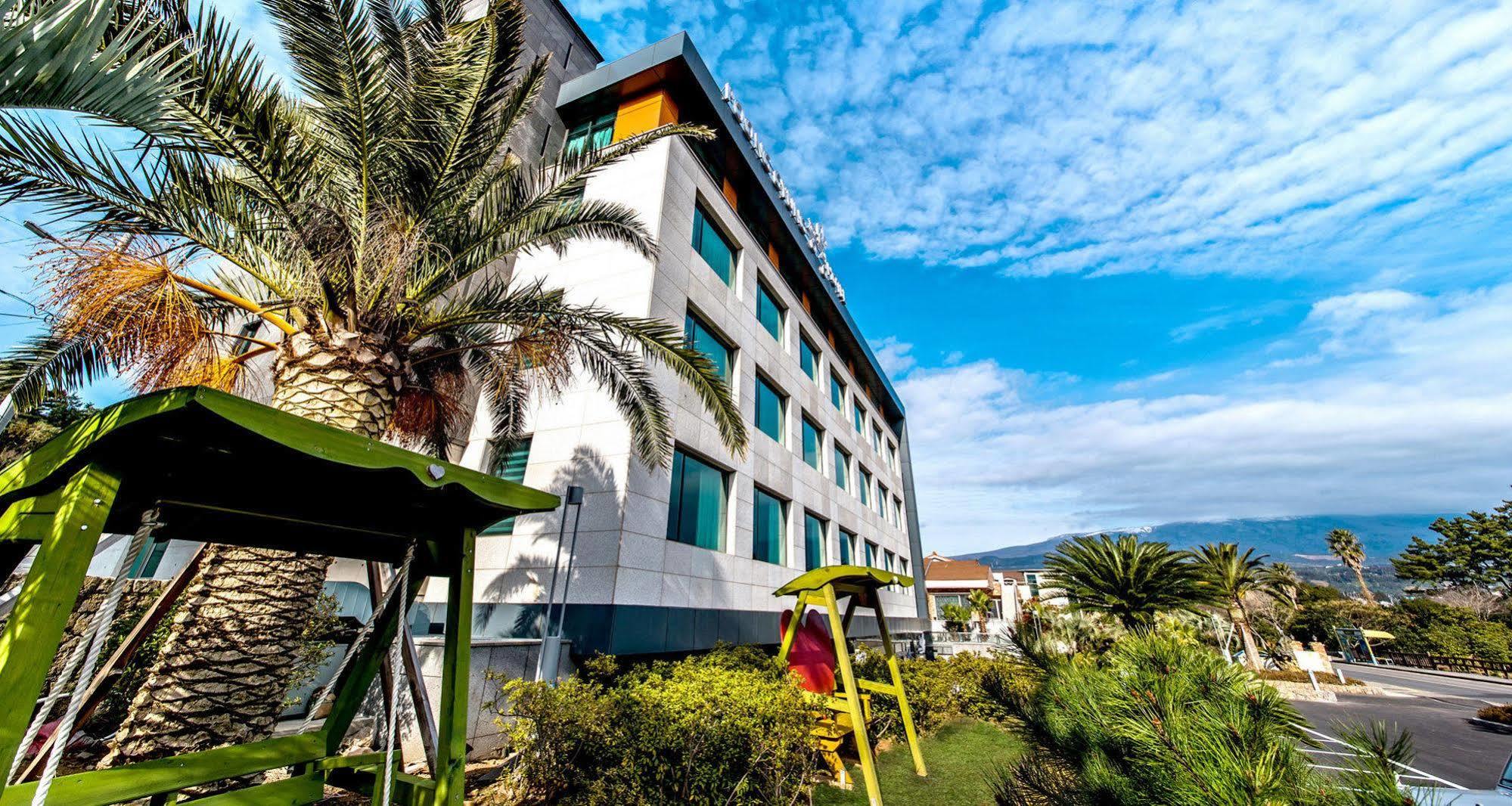Jeju Poong Gyung Hotel Согвипхо Экстерьер фото