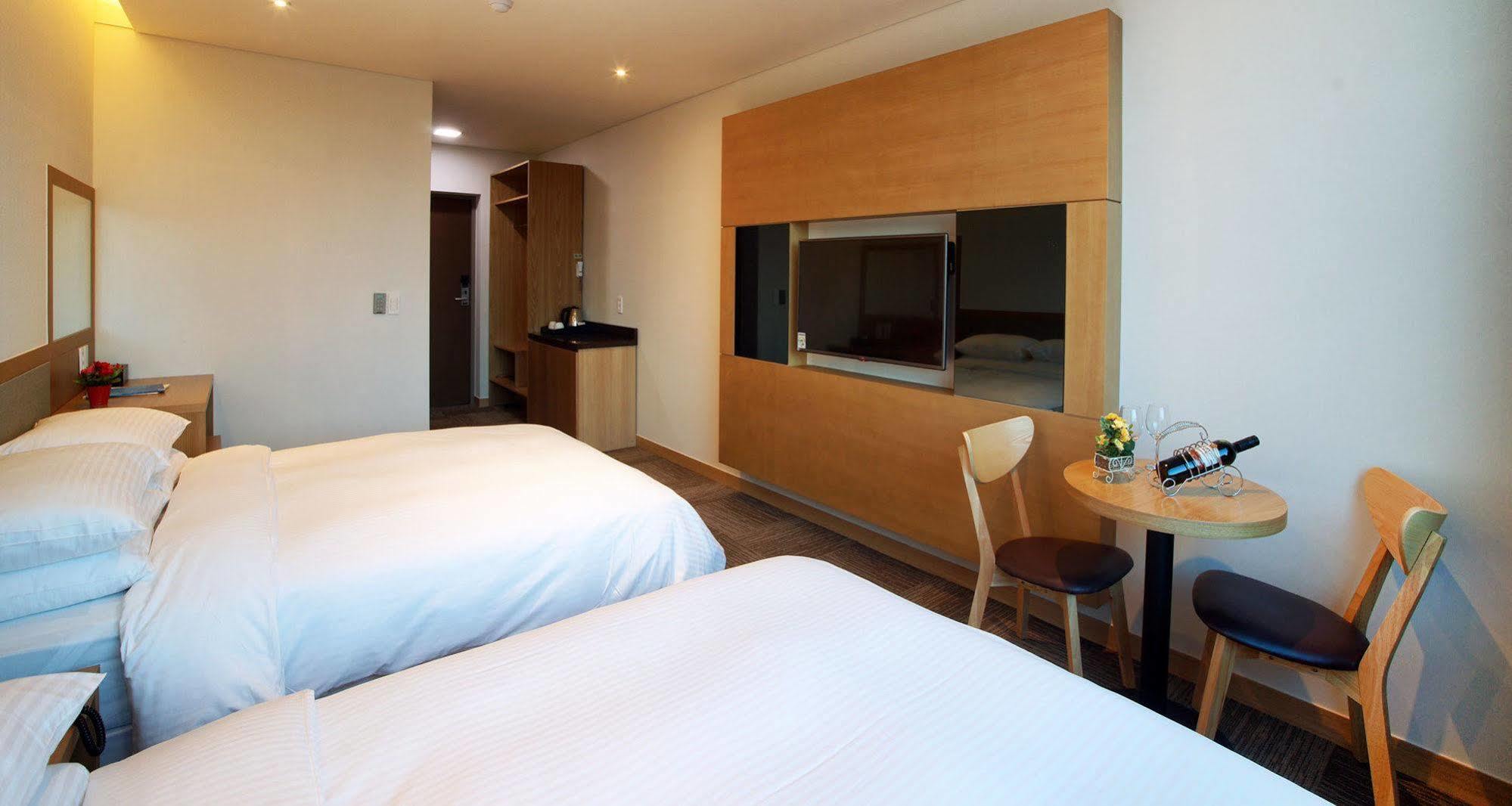 Jeju Poong Gyung Hotel Согвипхо Экстерьер фото