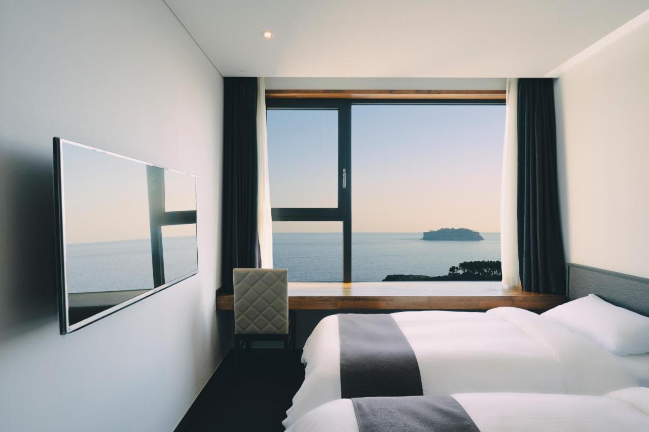 Jeju Poong Gyung Hotel Согвипхо Экстерьер фото