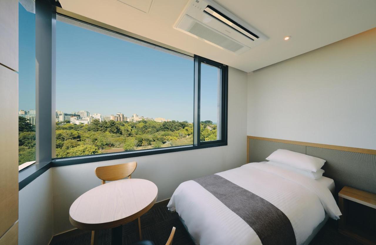 Jeju Poong Gyung Hotel Согвипхо Экстерьер фото