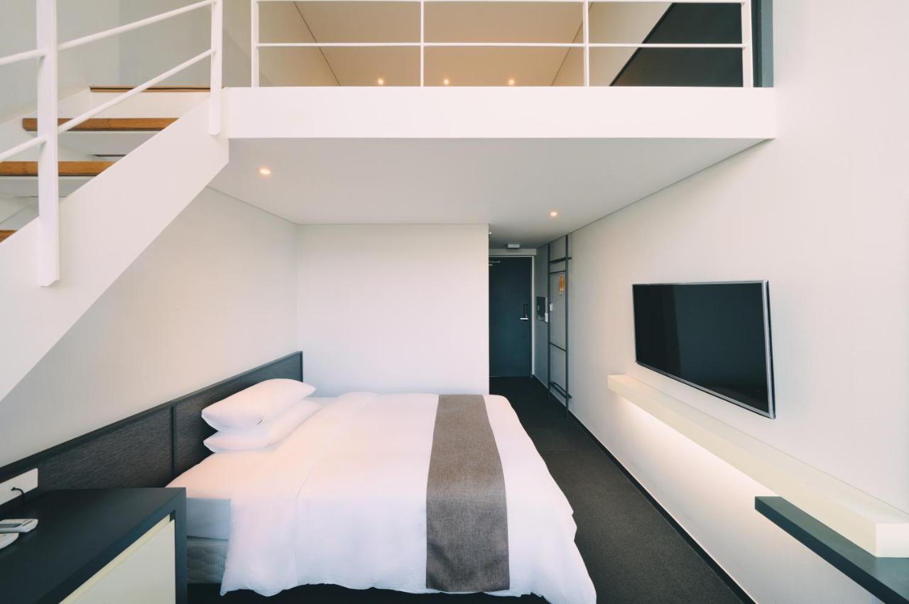 Jeju Poong Gyung Hotel Согвипхо Экстерьер фото